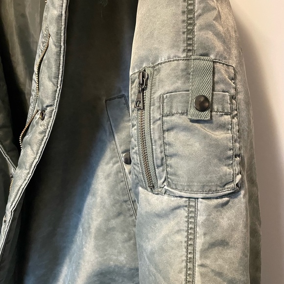 John Elliott Oversized Parka Size 4 (L)-$650 (Retail $2000) 90/10 fill - Picture 4 of 9
